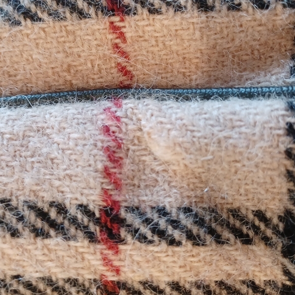 Wool signature authentic Burberry handbag - Picture 7 of 10